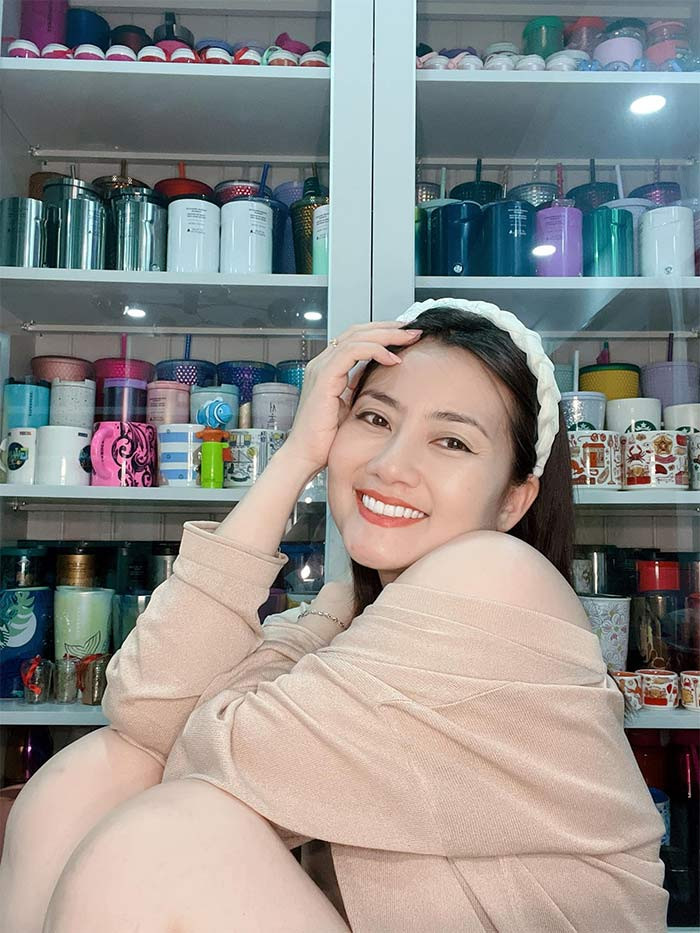 Ngọc Lan tiết lộ cô đã viết sẵn di chúc và có kế hoạch vào viện dưỡng lão khi về già. "Tôi sẽ không lệ thuộc vào con. 18 tuổi tôi để con tự quyết định cuộc đời. Tôi chỉ nuôi con đến 18 tuổi thôi, sau đó tôi sẽ đi chơi, đi du lịch, tận hưởng… Tiền lương, tiền bảo hiểm sẽ phục vụ cho tôi khi về già. Nếu không có ai ở chung, tôi sẽ vào viện dưỡng lão chứ tôi cũng không muốn sống cùng con dâu. Tôi không thích làm phiền đến con". (Ảnh: FBNV)