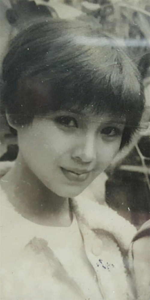 Khuôn mặt của NSND Lan Hương rất cuốn hút và đẹp từng chi tiết đặc biệt là đôi mắt và khuôn miệng.