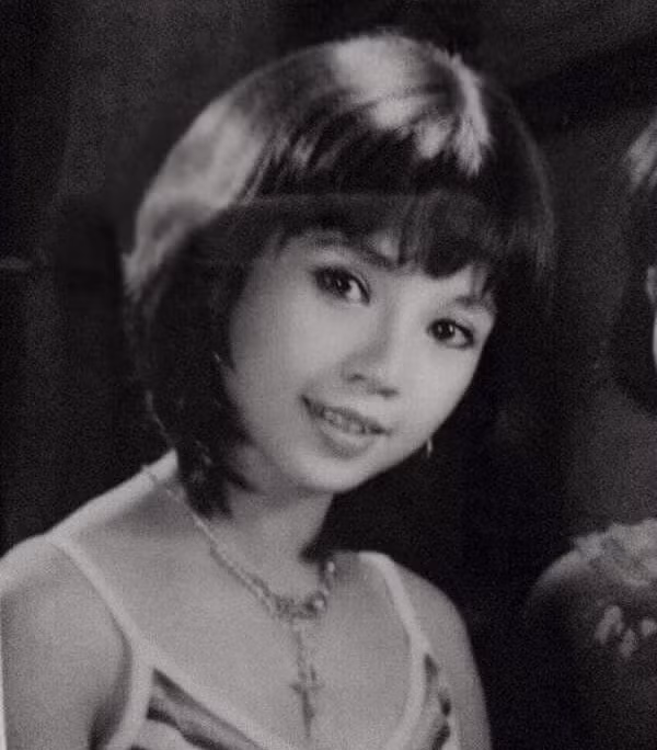 Vóc dáng nhỏ nhắn, khuôn mặt xinh xắn đặc biệt là đôi mắt to tròn rất có hồn, Lan Hương đã ghi dấu mình trong nhiều vở kịch, bộ phim.