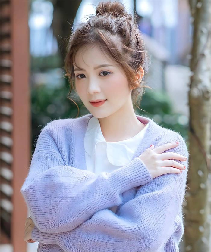 Nữ diễn viên "Gara hạnh phúc" từng nổi tiếng trên mạng với biệt danh "hot girl đồng phục", "hot girl sư phạm".