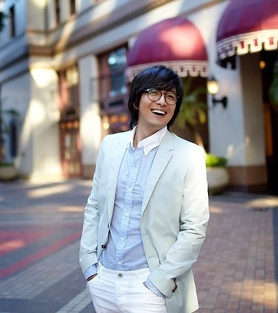 Thay vì đóng phim, nam diễn viên 50 tuổi tập trung vào công việc kinh doanh. Bae Yong Joon từng là Chủ tịch KeyEast. Sau đó anh bán công ty do mình xây dựng trong 14 năm cho công ty SM Entertainment với giá 40 tỷ won, sau đó lại mua cổ phiếu của SM và trở thành cổ đông ngoại lai lớn thứ 4 của đế chế giải trí này. (Ảnh : News1)