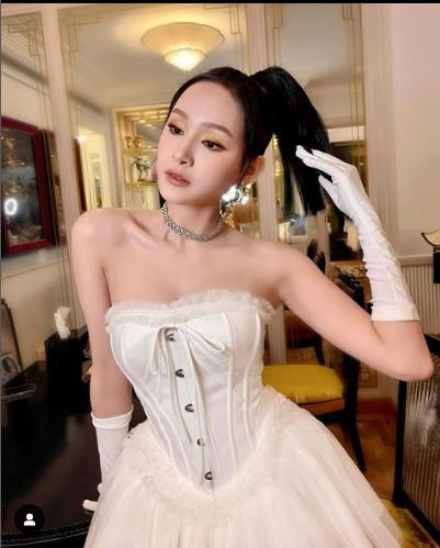 Dù đã lên tiếng xin lỗi nhưng nữ ca sĩ vẫn liên tục bị công kích.