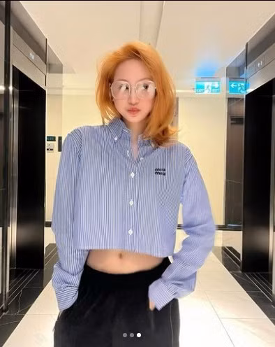 Một số khác lại phỏng đoán rằng, giọng ca sinh năm 1997 thay đổi diện mạo, rục rịch ra mắt ca khúc mới.