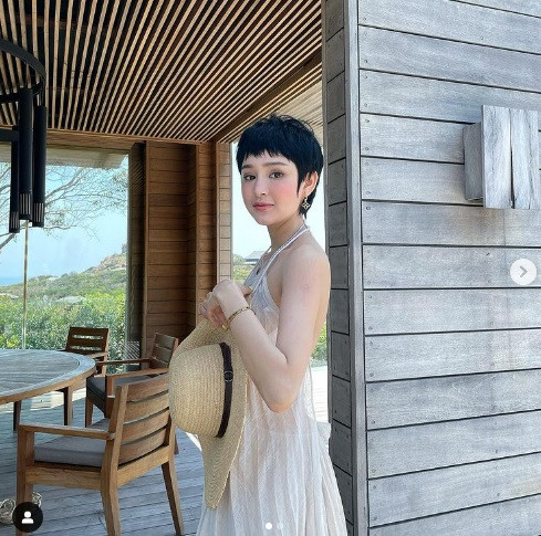 Mái tóc ngắn từng là "thương hiệu" của Hiền Hồ.