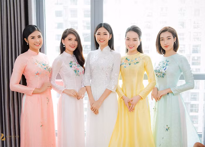 Tháng 12/2018, Hoa hậu Việt Nam 2010 lại làm phù dâu trong đám hỏi của Á hậu Thanh Tú. (Ảnh: Linh Lê Chí)