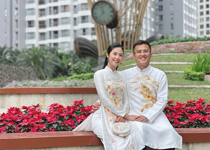 Hoa hậu Ngọc Hân đã được bạn trai Phú Đạt cầu hôn từ 3 năm trước nhưng cả hai vẫn chưa định ngày cưới. (Ảnh: FBNV)