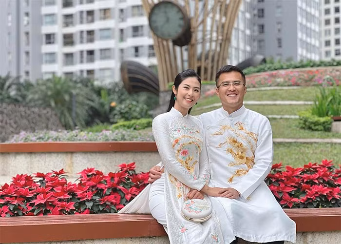 Hoa hậu Ngọc Hân đã được bạn trai Phú Đạt cầu hôn từ 3 năm trước nhưng cả hai vẫn chưa định ngày cưới. (Ảnh: FBNV)