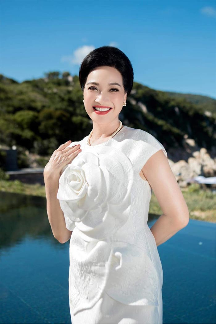 Thời gian gần đây, Lê Khanh trở lại với showbiz nhiều hơn. Cô tham gia một số bộ phim điện ảnh như: "Gái già lắm chiêu", "Cô gái từ quá khứ"... (Ảnh: FBNV)