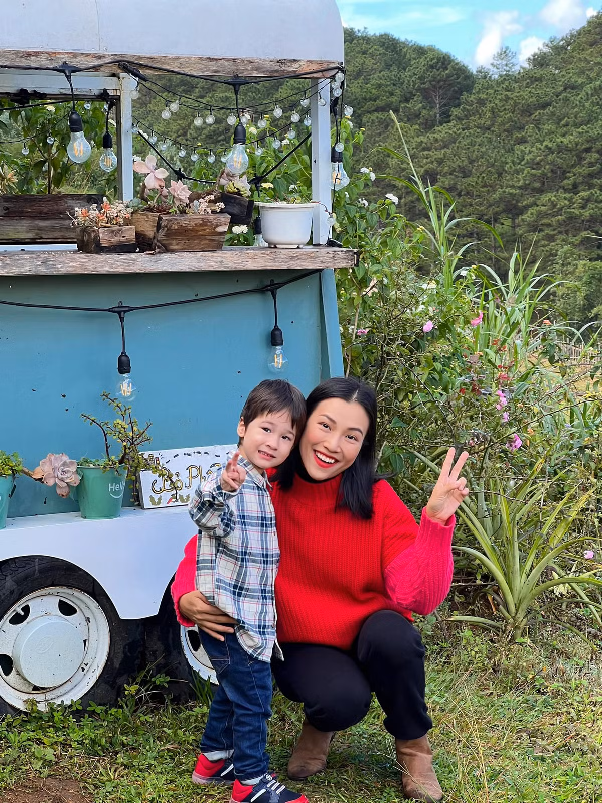 Con trai lai Tây của MC Hoàng Oanh ra dáng “soái ca nhí“ Con trai lai Tay cua MC Hoang Oanh ra dang “soai ca nhi“