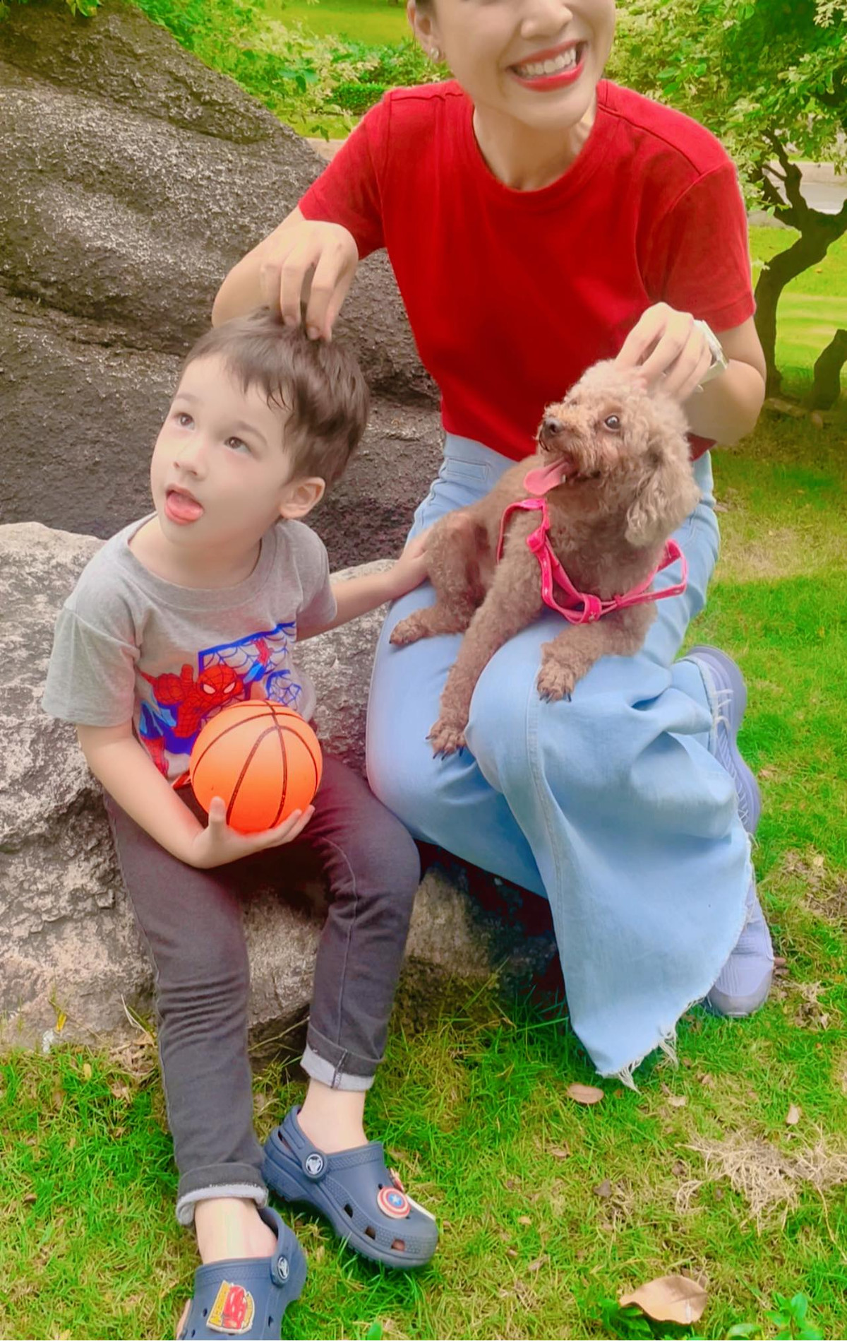 Nữ MC sinh năm 1990 dành nhiều thời gian đưa con đi chơi, trải nghiệm.