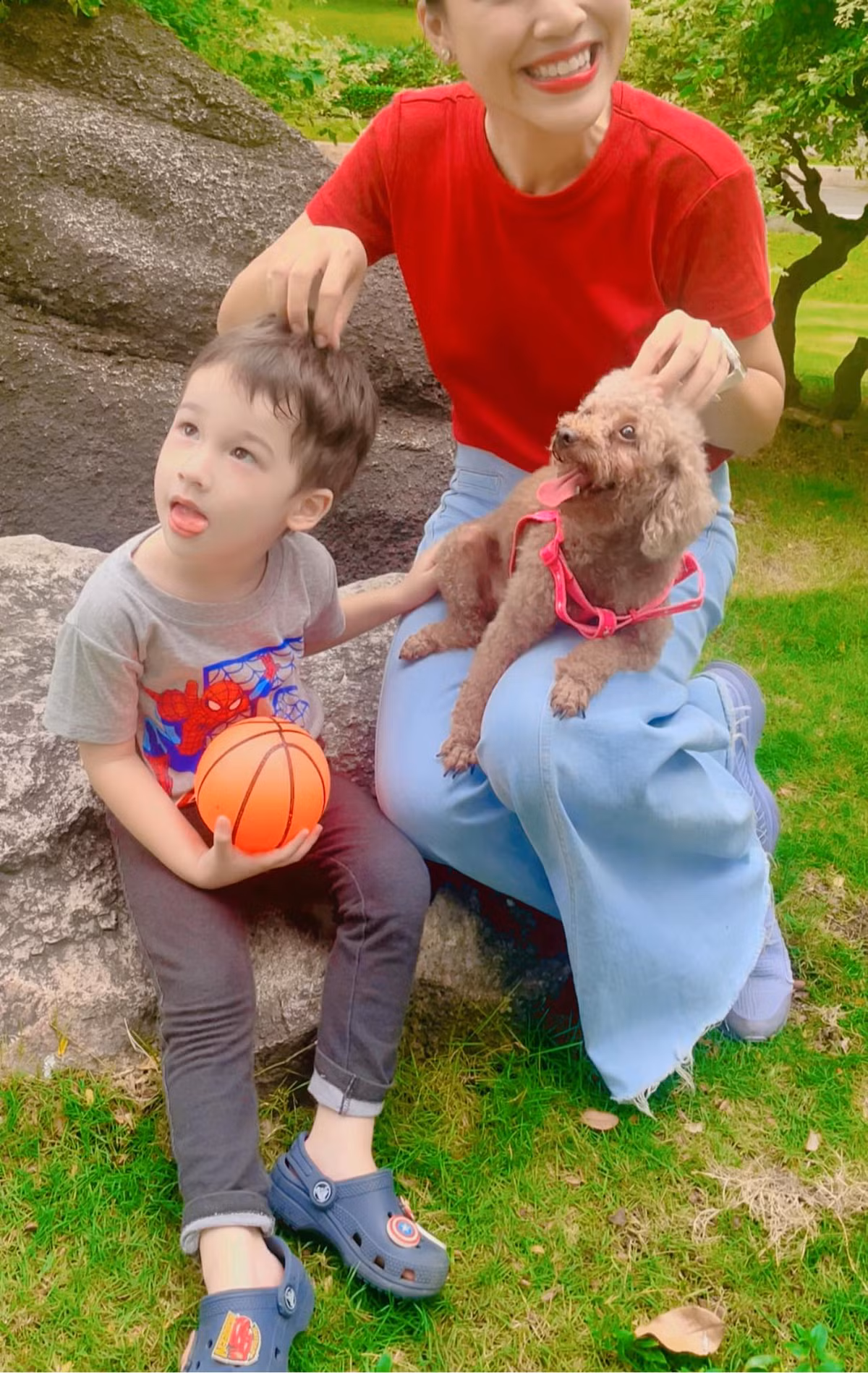 Nữ MC sinh năm 1990 dành nhiều thời gian đưa con đi chơi, trải nghiệm.