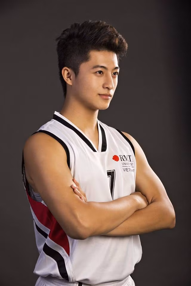 Harry Lu từng được mệnh danh là nam thần của màn ảnh Việt nhờ vẻ ngoài đẹp trai khó cưỡng.