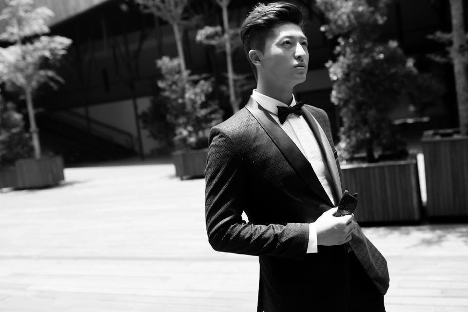 Tuy nhiên, năm 2017, Harry Lu bất ngờ bị nạn giao thông nghiêm trọng làm biến dạng gương mặt. Nam diễn viên mất 1 năm để phục hồi sức khỏe. Đáng chú ý, anh phải trải qua 20 lần phẫu thuật mũi, xương quai hàm.