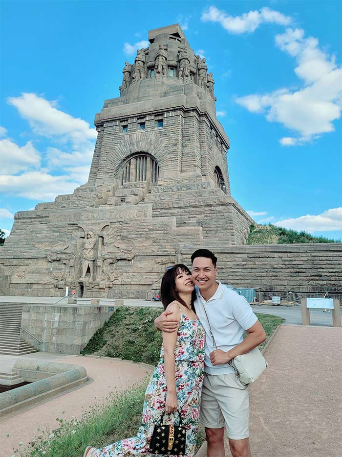 Trước khi vợ "nhảy ổ", nam diễn viên "Cả một đời ân oán" đưa bà xã đi du lịch khắp châu Âu.