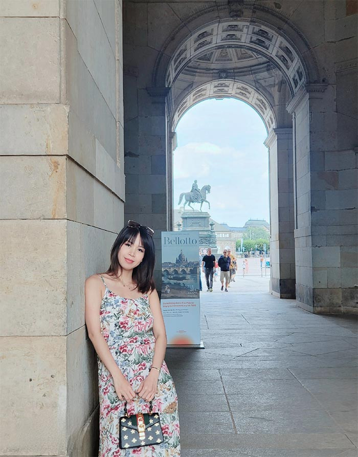 Mặc dù bụng khá lùm lùm và thân hình, gương mặt có tròn trịa hơn trước nhưng Phương Phạm vẫn được khen đẹp lên.