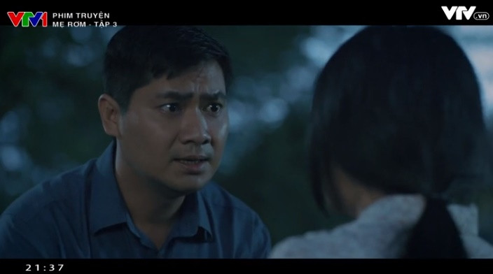 Tái xuất màn ảnh nhỏ trong phim "Mẹ rơm", diễn viên Minh Luân vào vai Hào trưởng thôn. Bề ngoài là người chồng có sự nghiệp tốt nhưng Hào lại âm thầm lừa gạt cô gái khờ khạo Loan đến có bầu rồi ép phá bỏ. Ảnh chụp màn hình.