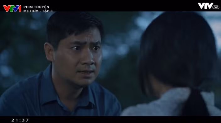 Tái xuất màn ảnh nhỏ trong phim "Mẹ rơm", diễn viên Minh Luân vào vai Hào trưởng thôn. Bề ngoài là người chồng có sự nghiệp tốt nhưng Hào lại âm thầm lừa gạt cô gái khờ khạo Loan đến có bầu rồi ép phá bỏ. Ảnh chụp màn hình.