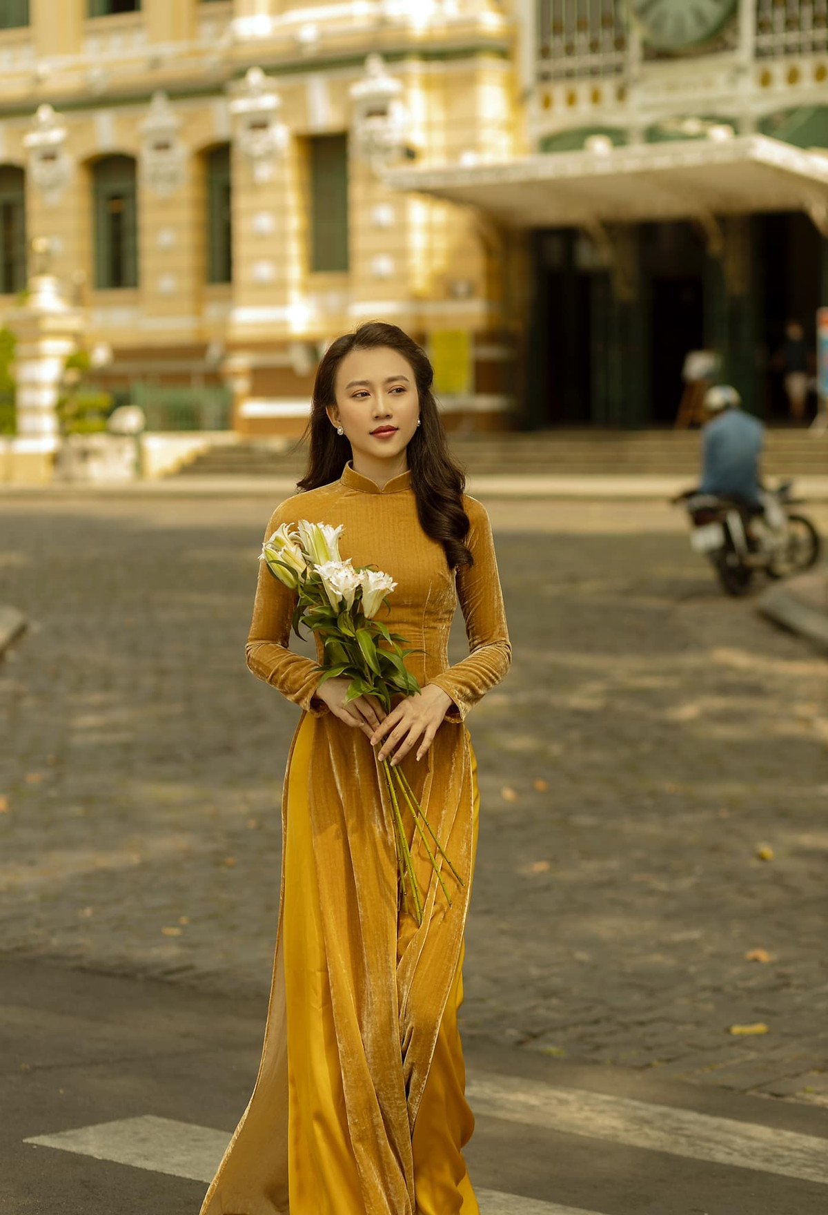 Nhan sắc cùng nước da đẹp không tì vết khiến Huỳnh Hồng Loan từng được ví như "bản sao của hoa hậu Đặng Thu Thảo".