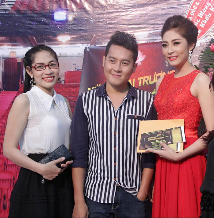 Đặng Thùy Trang từng có thời gian làm trợ lý cho em gái Đặng Thu Thảo (phải).