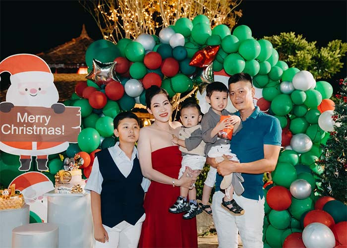 Thùy Trang từng qua một lần đò và có một cậu con trai. Sau khi ly hôn người chồng đầu, cô lên xe hoa lần thứ hai và có thêm hai con trai.