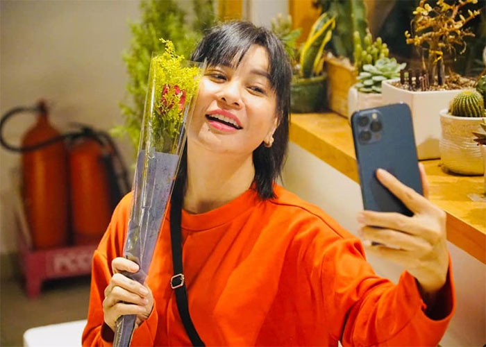 Trang phục sặc sỡ, thần thái tươi vui cũng là một trong những yếu tố giúp .