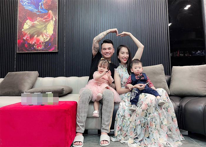 Năm 2020, khi biết vợ, nữ DJ Thảo Bebe mang thai đôi, anh liền sắm ngay một biệt thự rộng đẹp ở ngoại thành Hà Nội để tặng vợ.