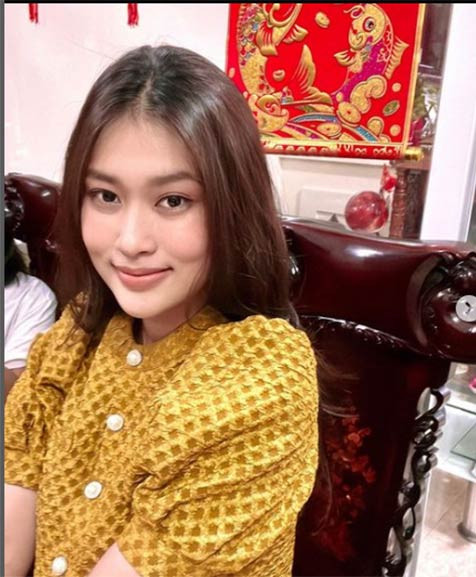 Chỉ cần trang điểm nhẹ nhàng, khuôn mặt Thiên Ân vẫn rất bắt mắt.