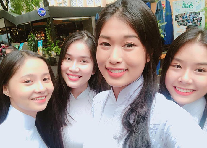 Khi còn đi học, tân Hoa hậu Hòa bình Việt Nam 2022 luôn cao to hơn các bạn cùng lớp.