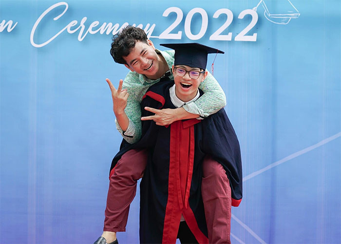 Cậu con trai cả đã cao ngang bố Xuân Bắc và dự đoán sẽ cao hơn nữa bởi bây giờ Khánh Minh mới học lớp 10.