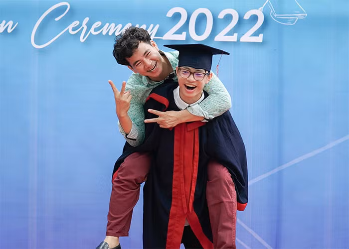 Cậu con trai cả đã cao ngang bố Xuân Bắc và dự đoán sẽ cao hơn nữa bởi bây giờ Khánh Minh mới học lớp 10.