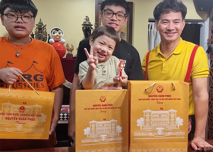 Ba con trai của Xuân Bắc luôn nhận được sự quan tâm của mọi người bởi sự đáng yêu.