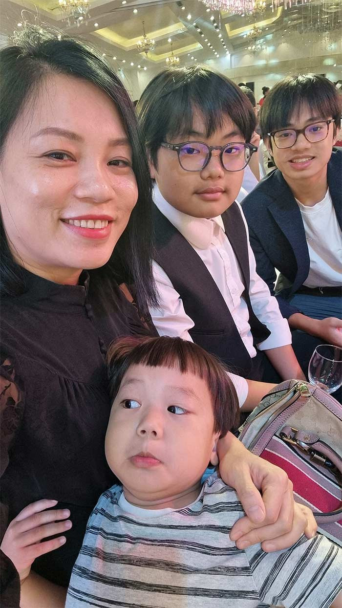 Cậu con trai lớn và cậu thứ hai nhà Xuân Bắc ngày càng ra dáng thanh niên.