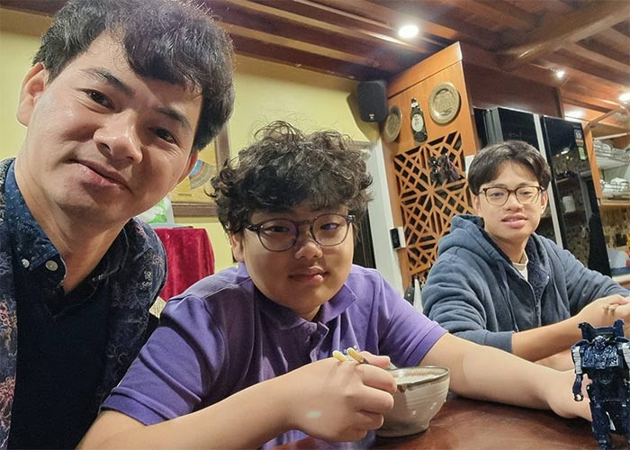 Vẫn khuôn mặt dễ thương từ thời tham gia chương trình "Bố ơi, mình đi đâu thế?", nhưng giờ Bi béo chững chạc hơn nhiều.