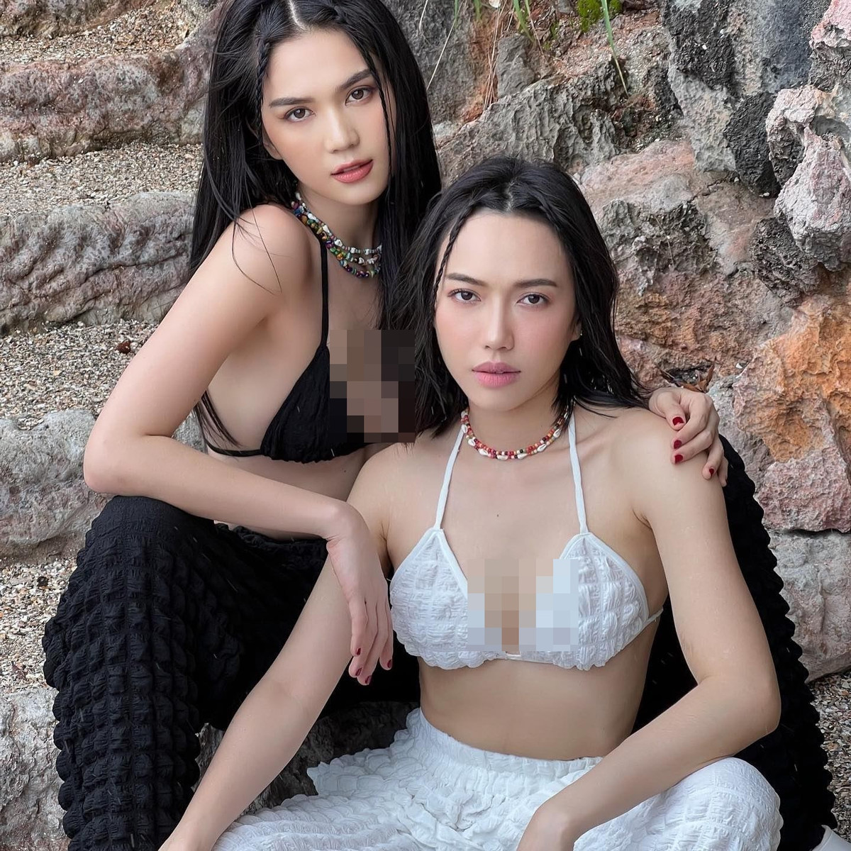Trên trang Instagram cá nhân của mình, Ngọc Trinh vừa tung loạt ảnh diện đồ đôi gợi cảm bên đàn em Diệu Nhi. Được biết, bộ ảnh được cả hai thực hiện trong chuyến du lịch tại Thái Lan.
