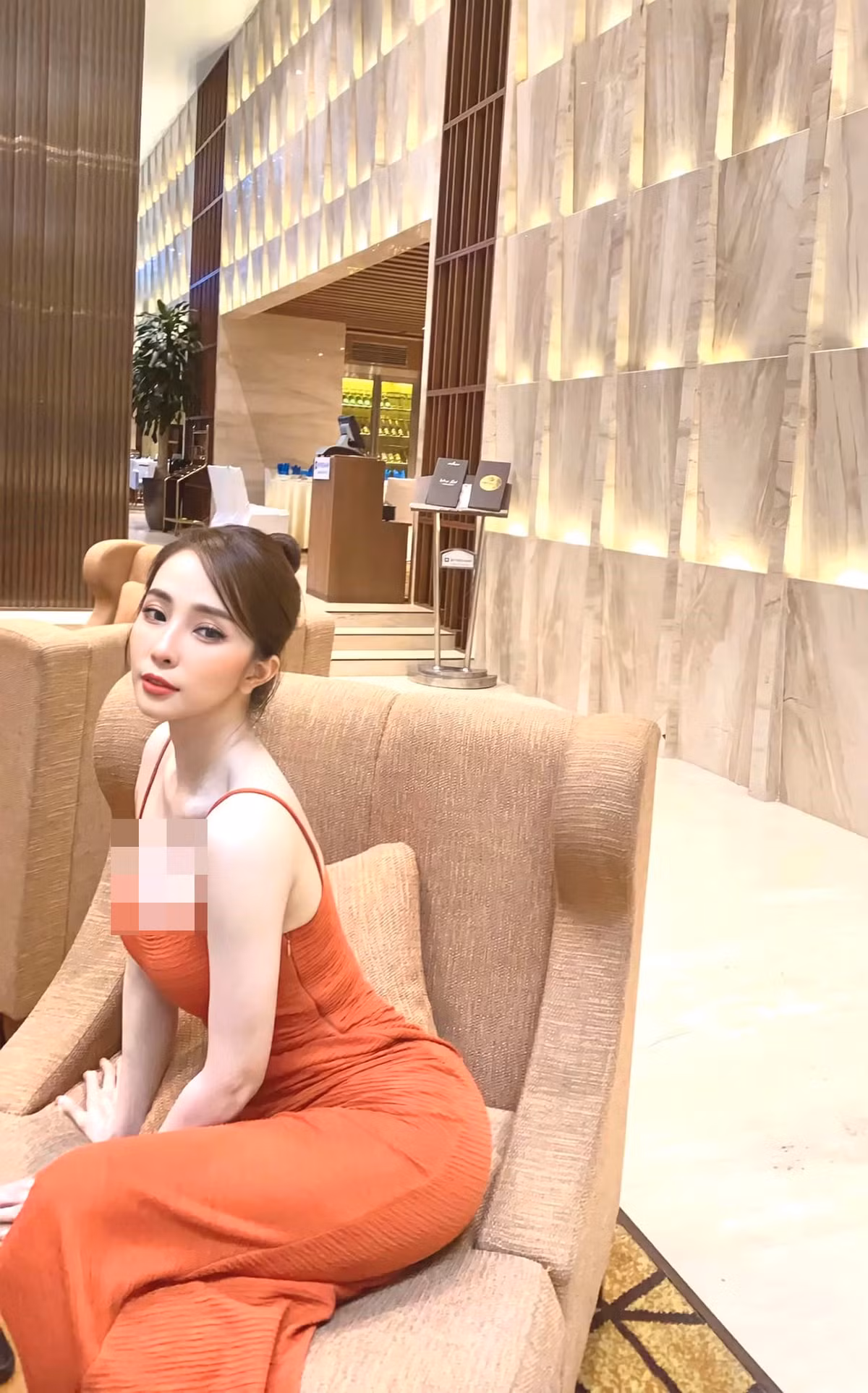 Võng lưng cong chuẩn chữ S của mỹ nhân khiến bao chị em mơ ước.