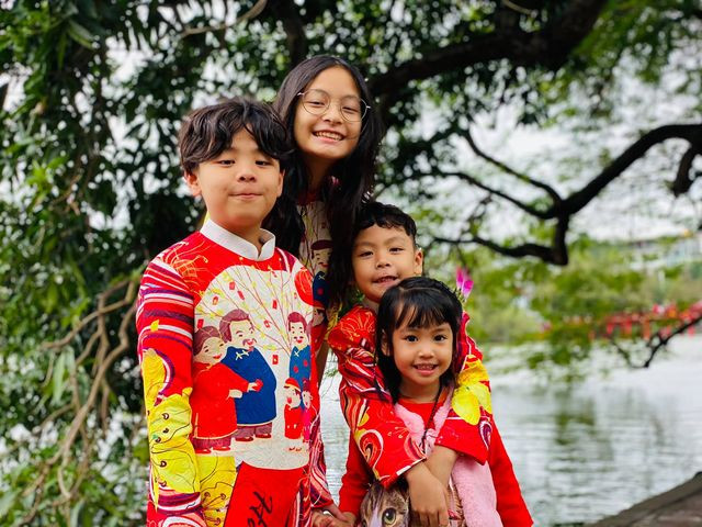 Nam MC chia sẻ chị cả - bé Bo là "phó nháy" cho bố mẹ trong những bức ảnh lãng mạn.