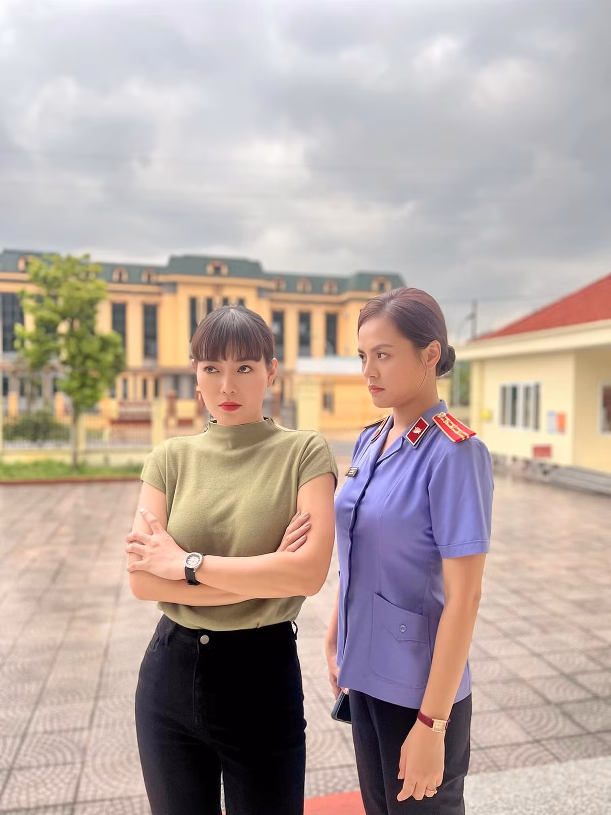 Nữ diễn viên sinh năm 1988 là gương mặt quen thuộc với khán giả Việt. Ngoài diễn xuất, nữ kiểm sát viên nhân dân trong "Hành trình công lý" còn lấn sân sang lĩnh vực MC và kinh doanh.