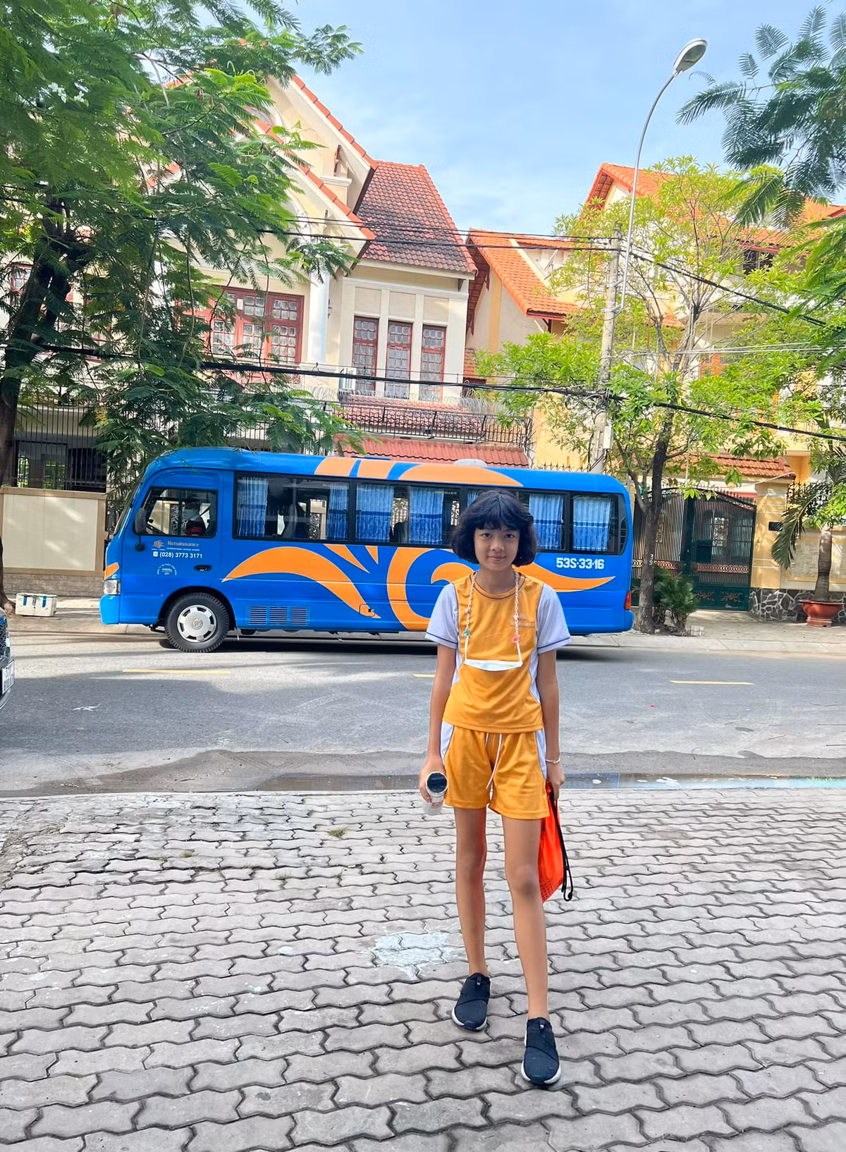 Bà xã Bình Minh từng bày tỏ sự thán phục với nàng út khi tiết lộ, trong khóa hè vận động vừa qua, An Như tham gia học đá bóng, bóng rổ, bóng chuyền, cầu lông xen kẽ và bơi lội. Dù học trong 2 tuần liên tiếp, mỗi ngày chơi 4 tiếng, nhưng cô bé không hề cảm thấy mệt mỏi hay bị quá sức. "Đấy, các mẹ hỏi sao mấy chị nhà mình chân dài, sao cao thế? Được thừa hưởng gen ba là một phần, dinh dưỡng đúng là một phần, còn lại là do chơi thể thao miệt mài đó cô chú ơi", doanh nhân Anh Thơ chia sẻ bí quyết giúp con cao lớn mỗi ngày.