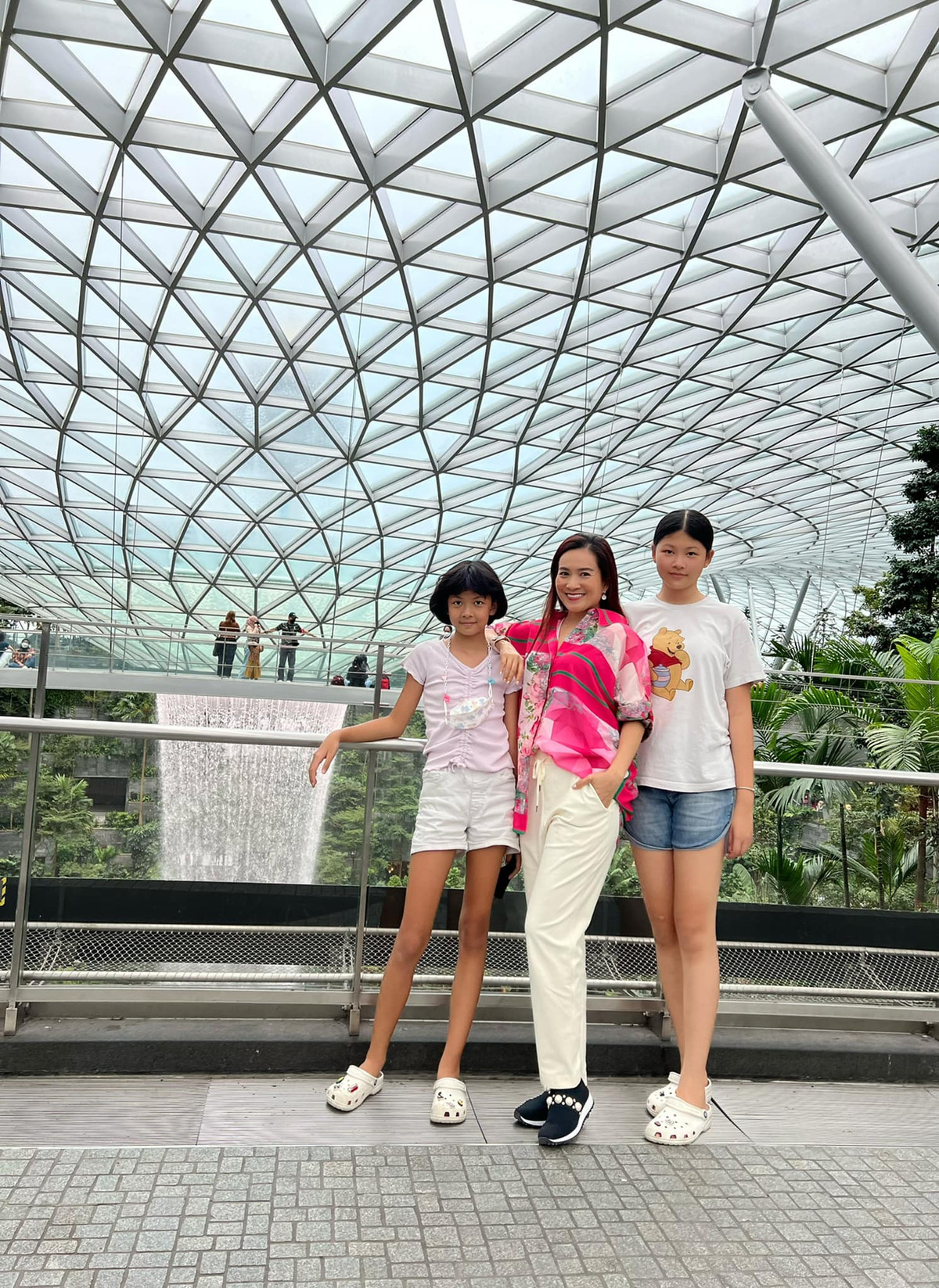 Thừa hưởng gen chiều cao của bố siêu mẫu, hai ái nữ nhà Bình Minh đều cao vượt trội so với bạn bè cùng trang lứa.