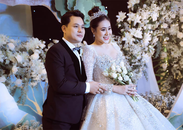 Tháng 5/2021, Hồ Bích Trâm kết hôn với doanh nhân Quản Trọng, hơn 7 tuổi. Cặp đôi tổ chức hôn lễ ở quê nhà Quảng Ngãi. Ngày 19/6/2022, nữ diễn viên tổ chức tiệc báo hỷ tại TP HCM.