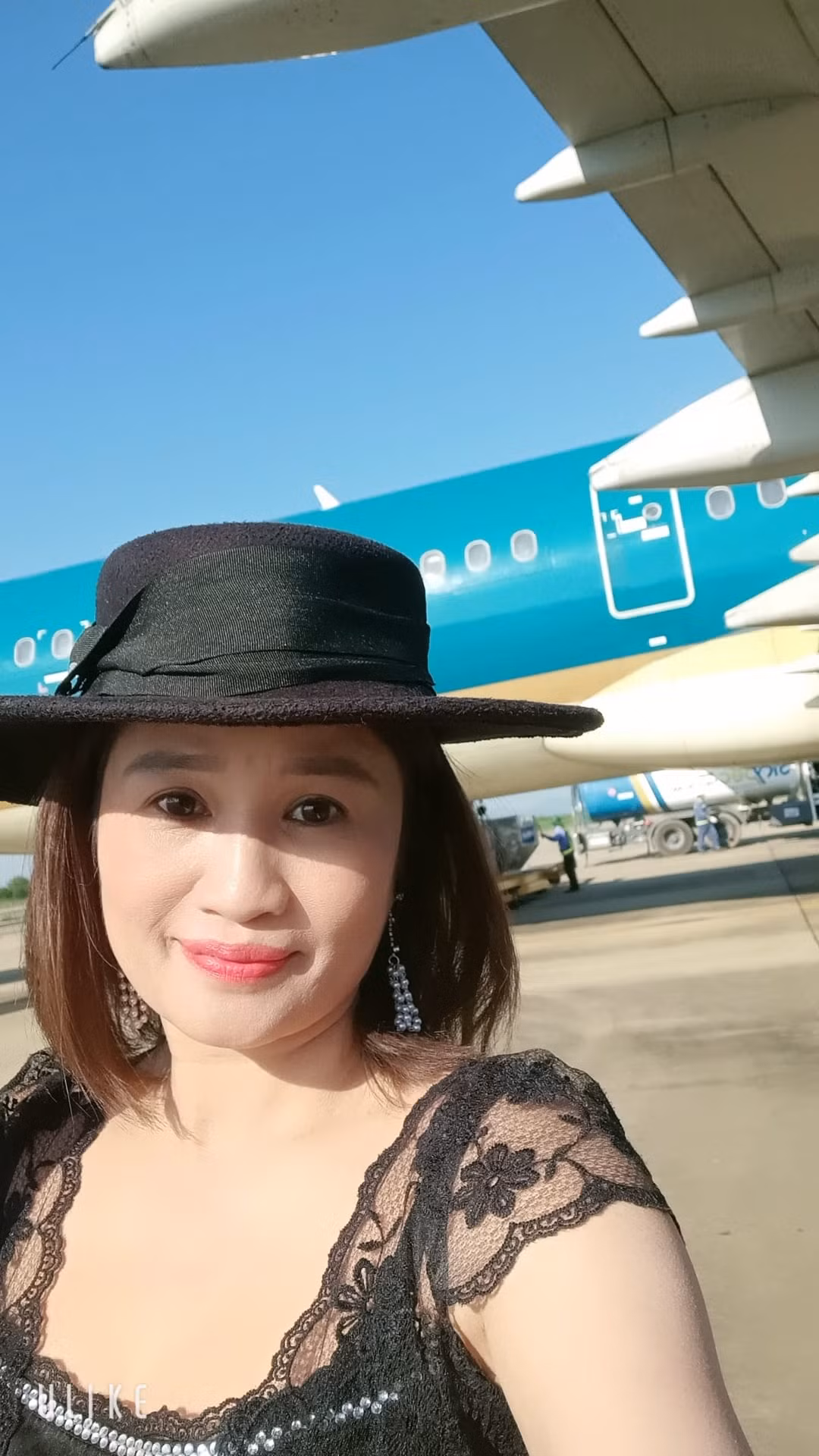 Thời gian gần đây, Lê Thị Dần "lột xác" ngày càng trẻ trung. Cô từng khẳng định đôi khi có chút thay đổi để tạo sự mới mẻ trên sân khấu, còn ngoài đời Lê Thị Dần vẫn là người phụ nữ chân quê, mộc mạc.