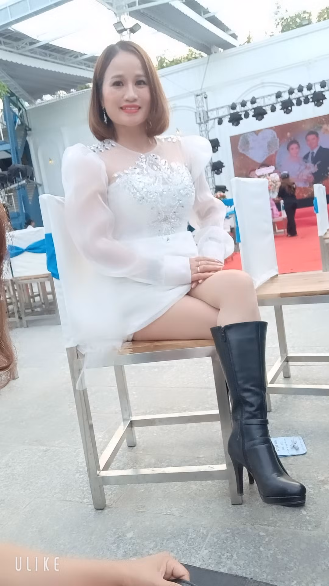 Hiện tại ngoài đi diễn, "cô gái trăm triệu" Lê Thị Dần còn có nguồn thu nhập từ kinh doanh cũng như kênh YouTube với hơn 300 nghìn người theo dõi.