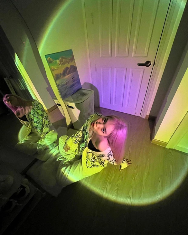 Sự tái xuất lần này của Thu Cầm cho thấy cô bạn đã có sự chuẩn bị rất kỹ về hình ảnh lẫn giọng hát.