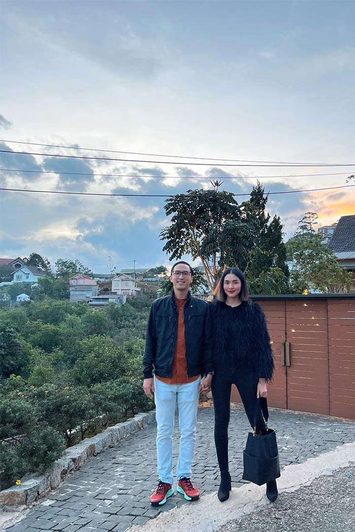 Gia đình hạnh phúc, sự nghiệp phát triển, gia thế vững mạnh, Tăng Thanh Hà có mọi thứ mà bất cứ cô gái nào cũng mong ước. Đó có lẽ là một trong những lý do giúp cô tươi trẻ mãi với thời gian.