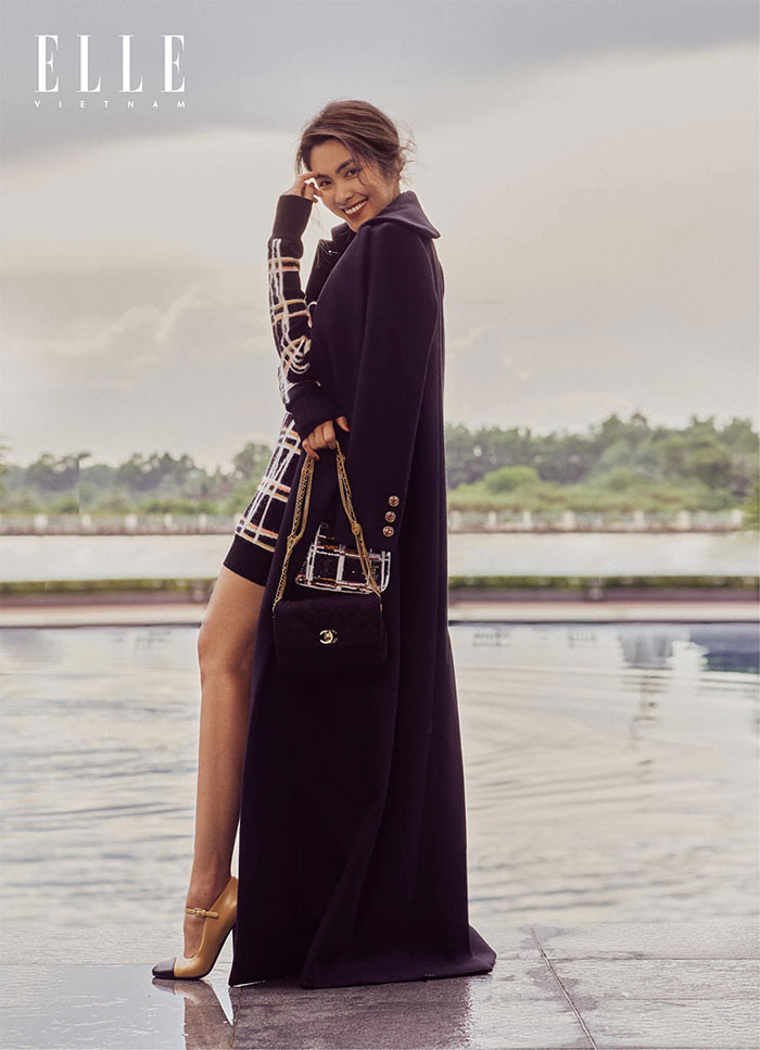 Bà mẹ ba con vẫn đắt show làm mẫu ảnh nhưng thỉnh thoảng cô mới nhận lời chụp mẫu.