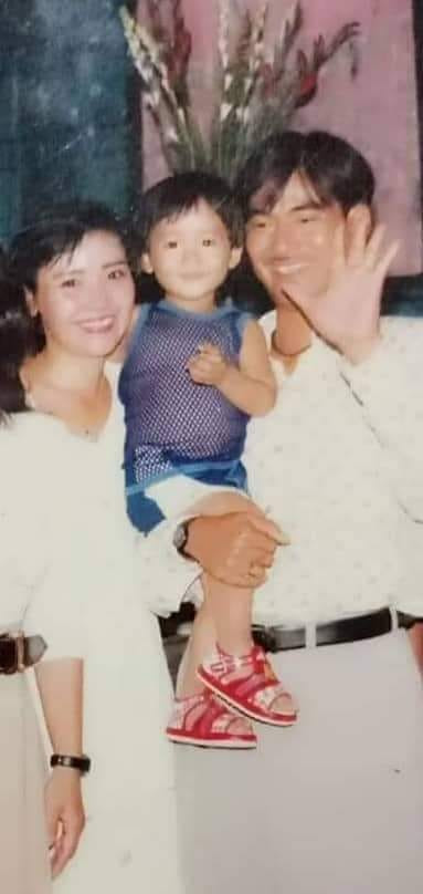 Từng hoạt động nghệ thuật nhưng sau này, ông xã gốc Huế của nữ nghệ sĩ lui về hậu phương chăm sóc gia đình và con cái để Ngân Quỳnh yên tâm hoạt động nghệ thuật.