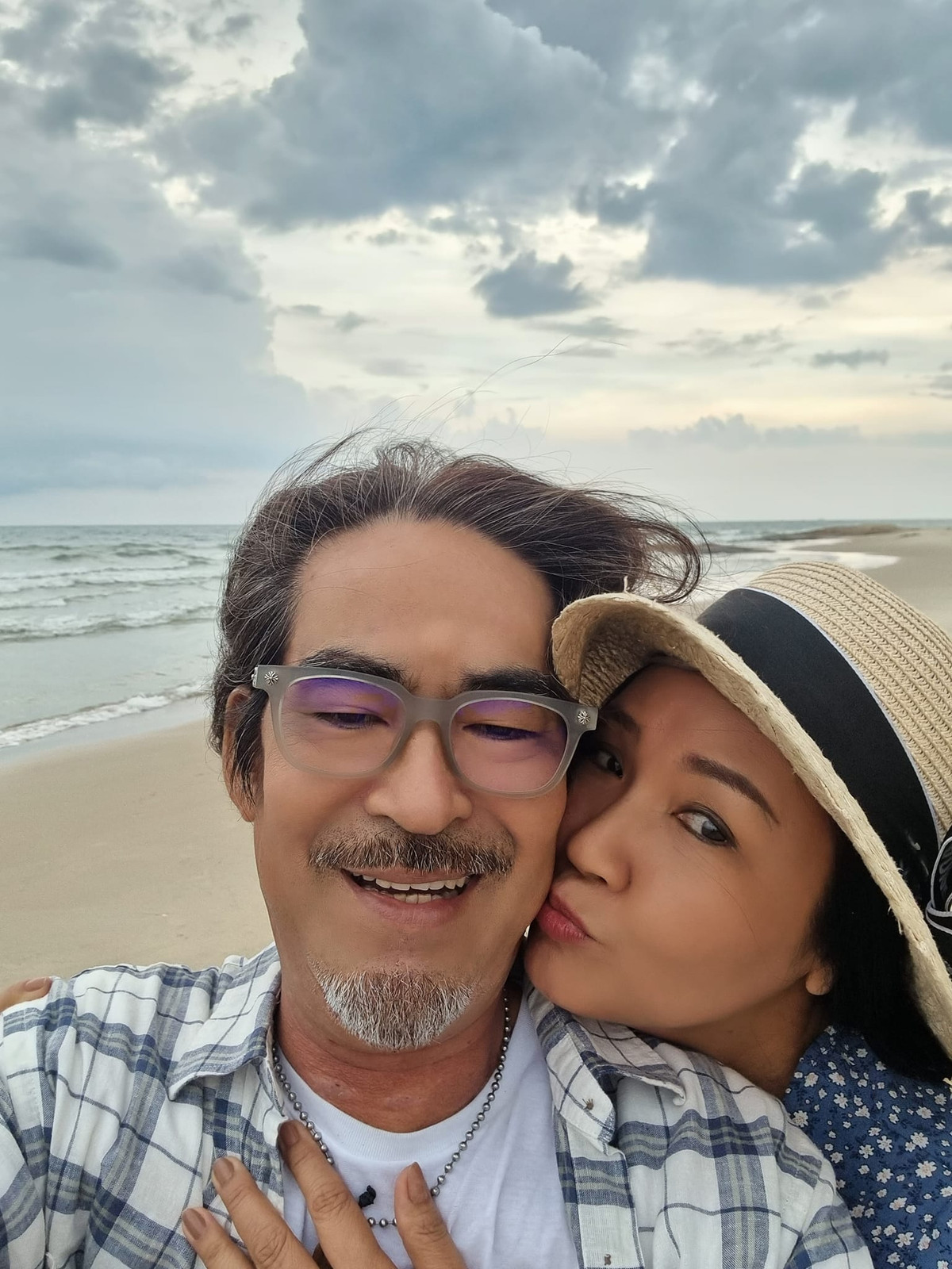 Có cuộc sống bi kịch trên phim, ngoài đời bà Lành của "Mẹ rơm" khiến bao người ngưỡng mộ bởi cuộc hôn nhân viên mãn.