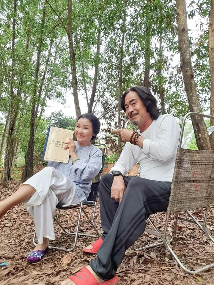 Nữ diễn viên U60 bày tỏ niềm hạnh phúc khi có ông xã là hậu phương vững chắc, sẵn sàng đồng hành cũng như hỗ trợ vợ trong các dự án phim.