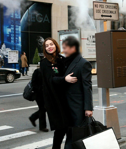 Tuy nhiên đến giữa năm 2015 tình bạn của Hồ Ngọc Hà và Lệ Quyên rạn nứt, cả hai không xuất hiện cùng nhau nữa. Rộ tin đồn cho rằng việc hai ca sĩ "nghỉ chơi" với nhau liên quan tới việc Hồ Ngọc Hà quan hệ tình cảm với đại gia kim cương, người đã có gia đình. (Ảnh:Vietnamnet)