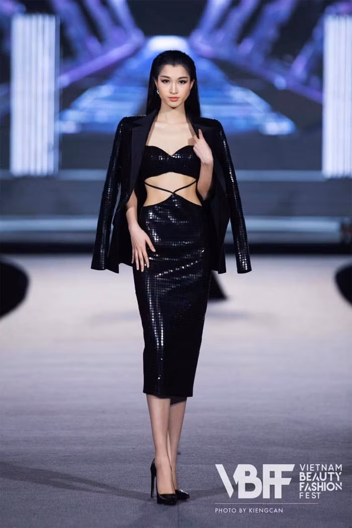 Với vòng eo 57cm, Phương Nhi là thí sinh có vòng eo nhỏ nhất trong cuộc thi Miss World Vietnam 2022.